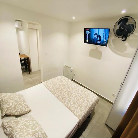 Estudios Hl Frente Al Metro Barcelona-Aeropuerto L'Hospitalet de Llobregat Bagian luar foto